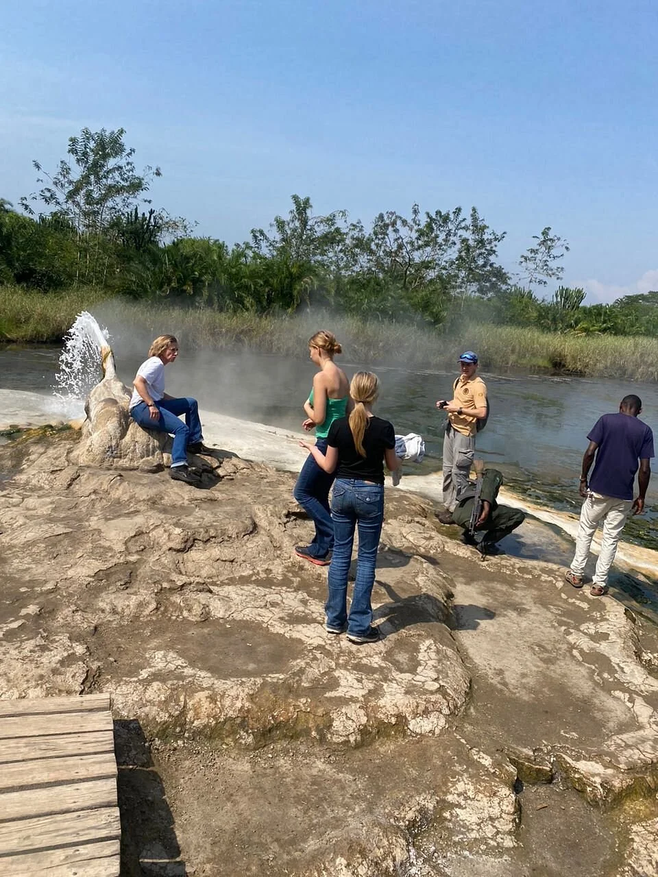 sempaya-hot-springs-comprise