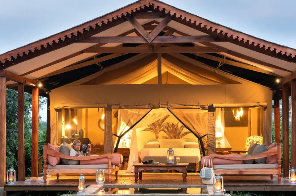 02UQRS-IM0502-the-river-station