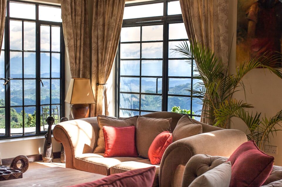 03UBWC0303-IM-clouds-gorilla-lodge