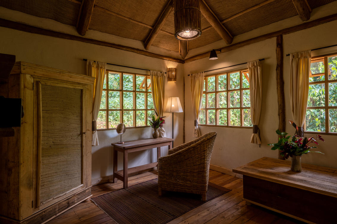 19-bwindi_lodge_-changing_room_4_-_041