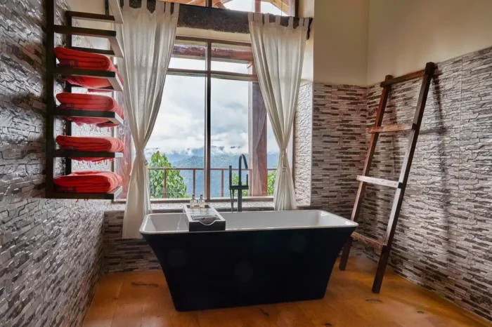 bath-with-a-view-of-bwindi (1)