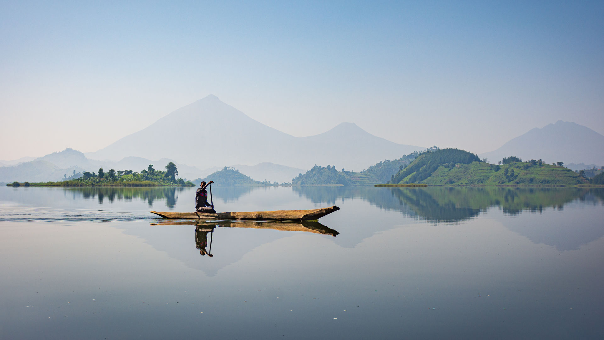 Canoeing on Lake Mutanda