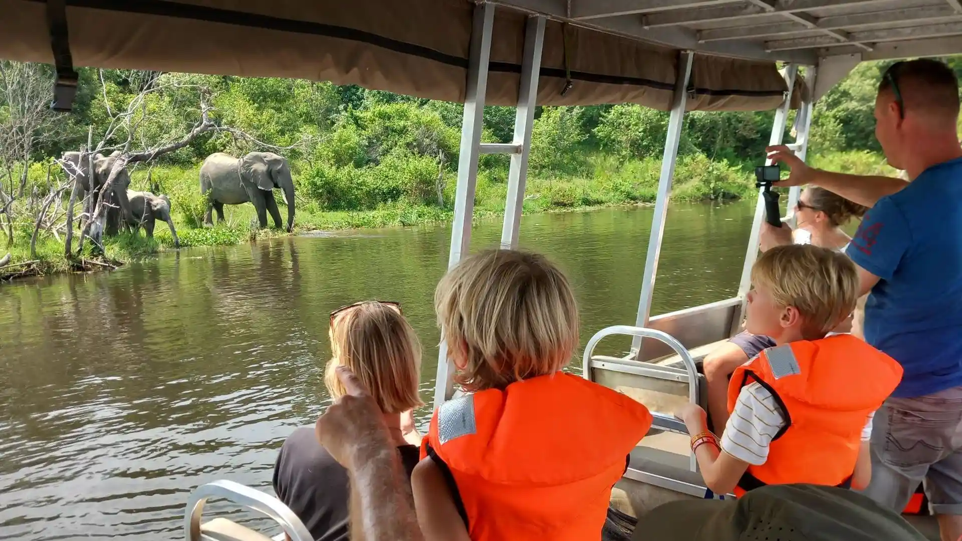 Uganda With children 1